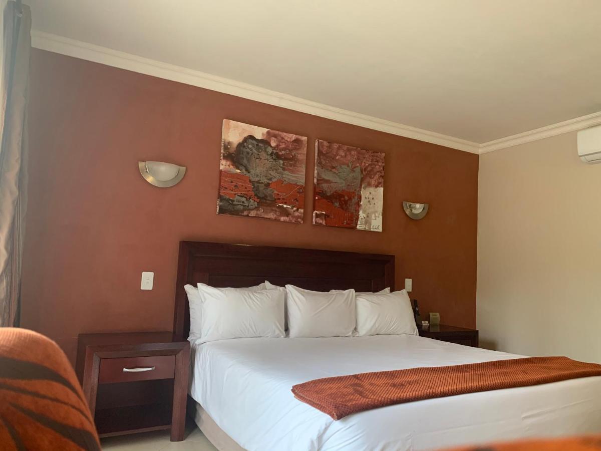 Royal Hotel Polokwane Zewnętrze zdjęcie